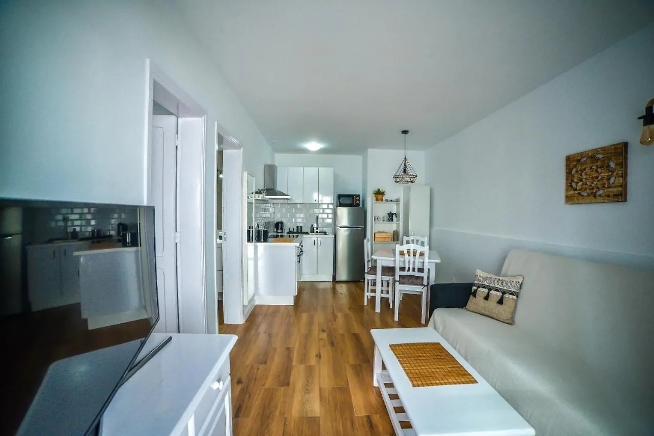 Precioso Apartamento Con Piscina Tias Apartment